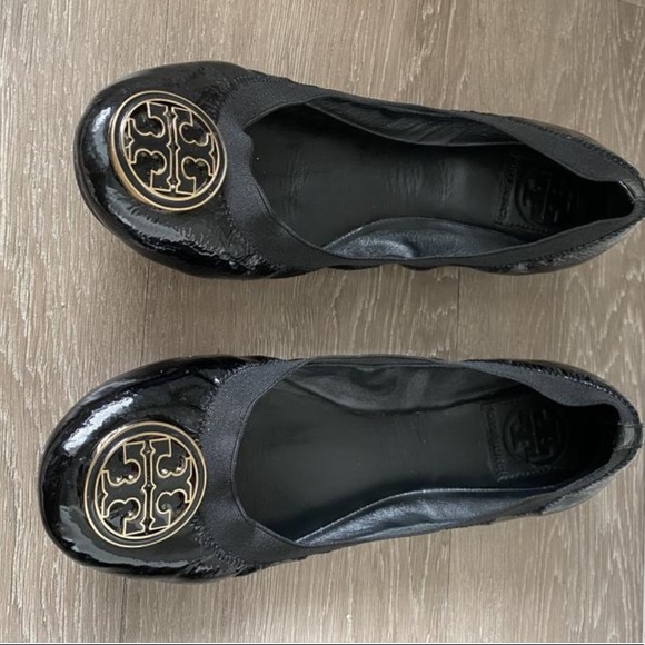 Tory Burch Shoes - Tory Burch black Caroline flats